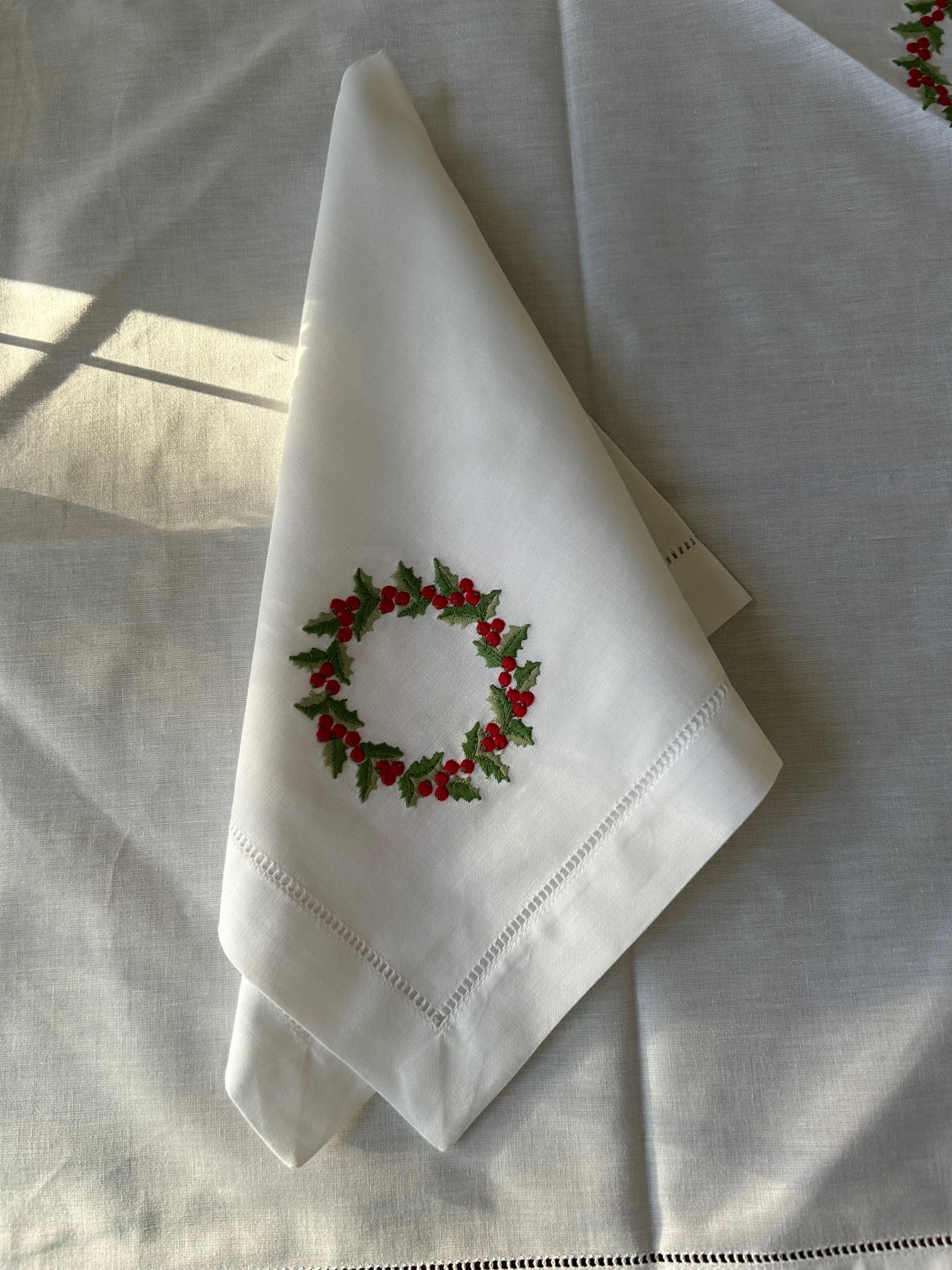 Dinner Napkin, Christmas Berry Wreath, Set of 2 - Image 2