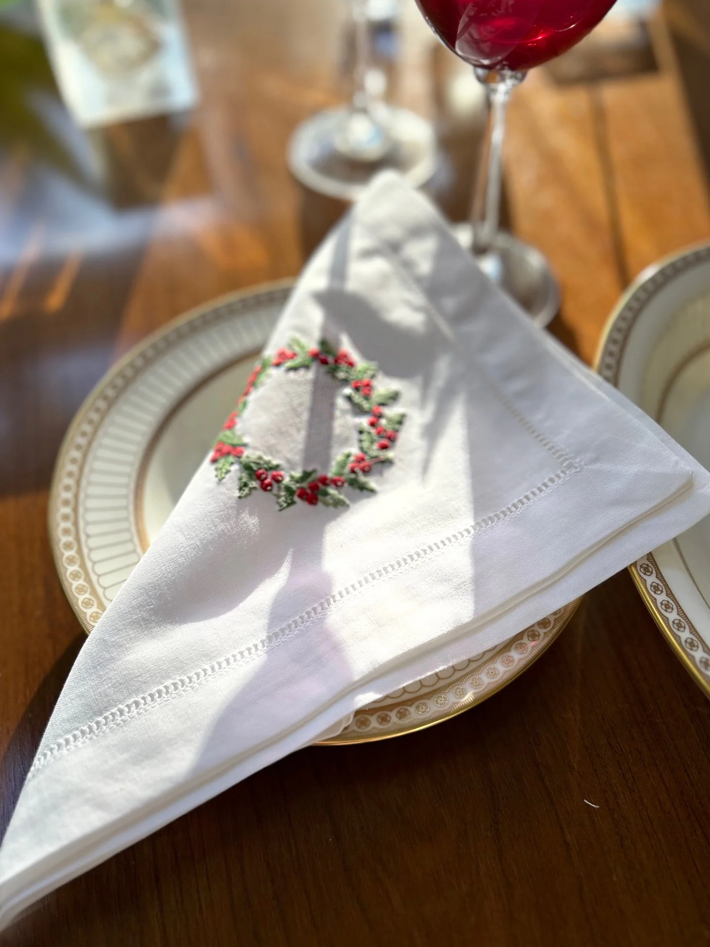Dinner Napkin, Christmas Berry Wreath, Set of 2 - Image 3