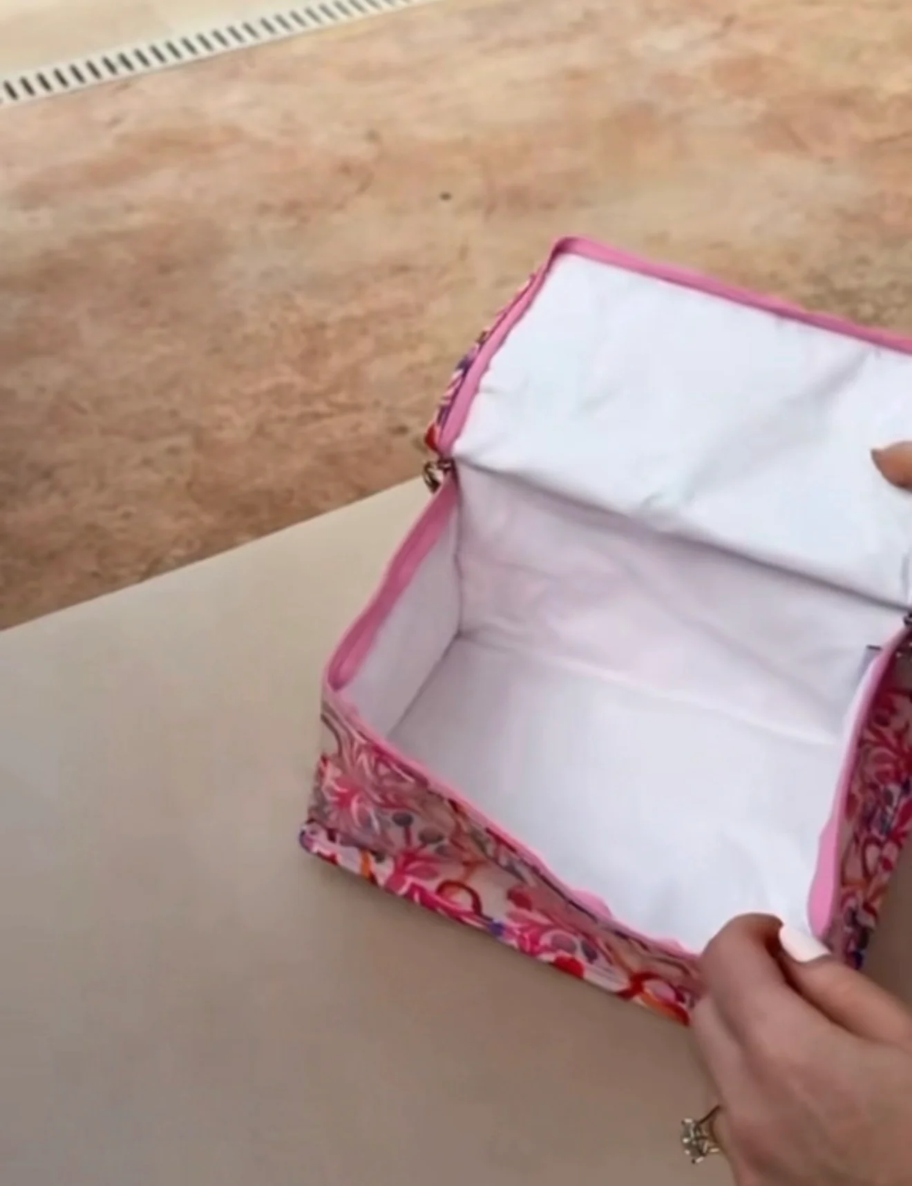 Vanity Bag, Strawberry Vine - Image 3