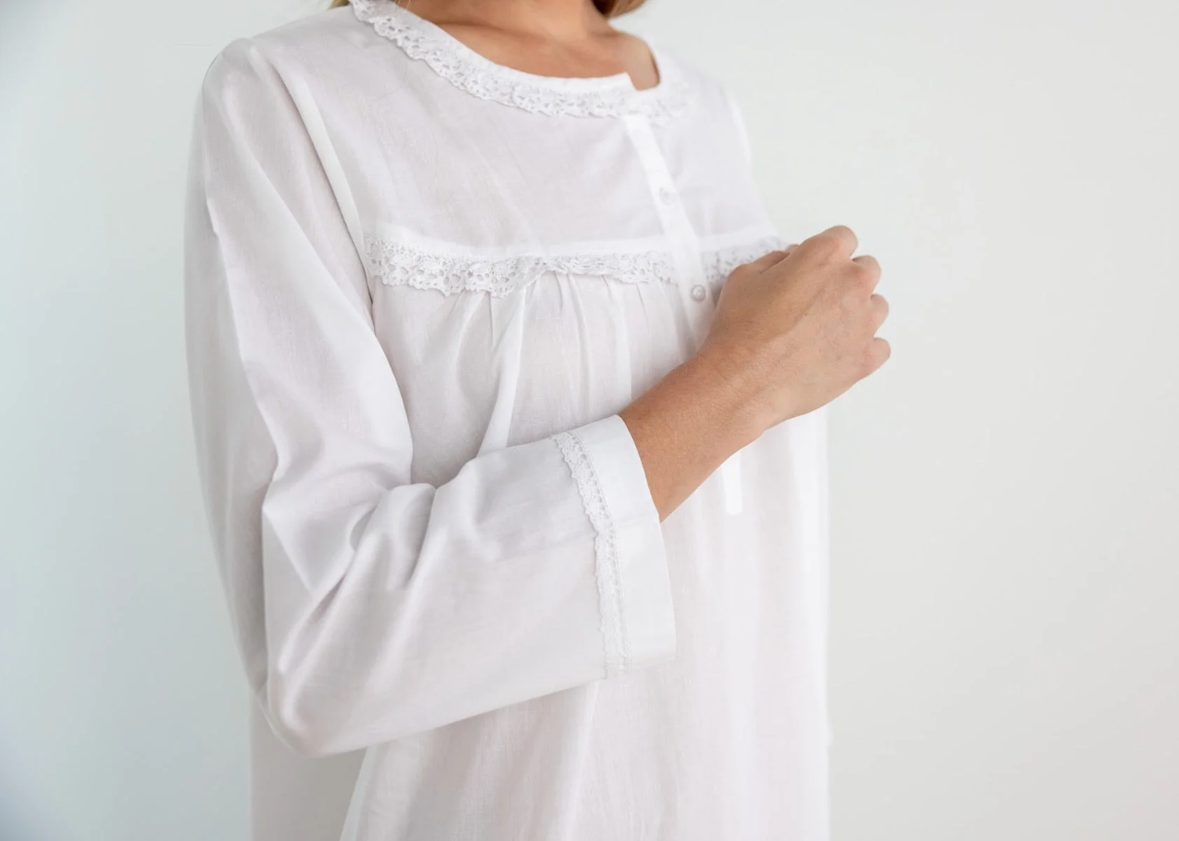 Catherine White Cotton Nightgown - Image 4